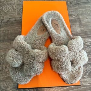 Hermes teddy orans in tan color